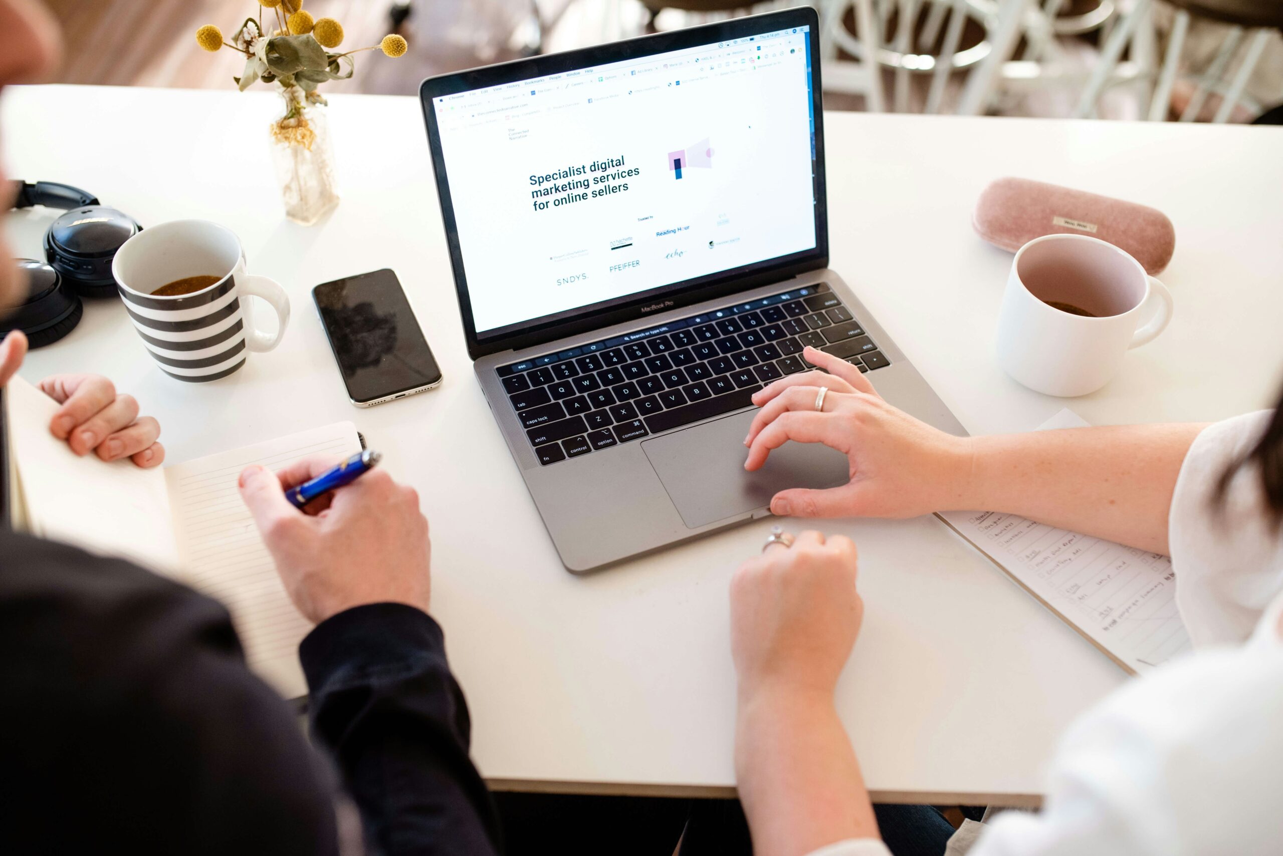 B2B Testimonials that Turn Cold Prospects Into Buyers in B2B Marketing